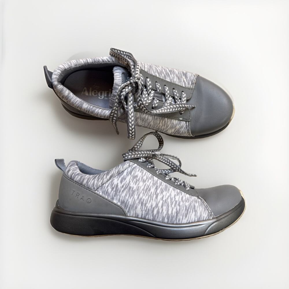Alegria Traq QES 5061 Women's Sz 36 Grey White Right Angle Walking Shoes